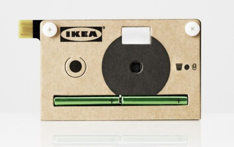Der kleine Druckknopf dient als Ein- und Ausschalter sowie als Auslöser (Bild: Bild: IKEA)