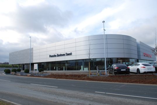 Das neue Porsche-Zentrum Soest in der Werler Landstraße. (Hülpert)