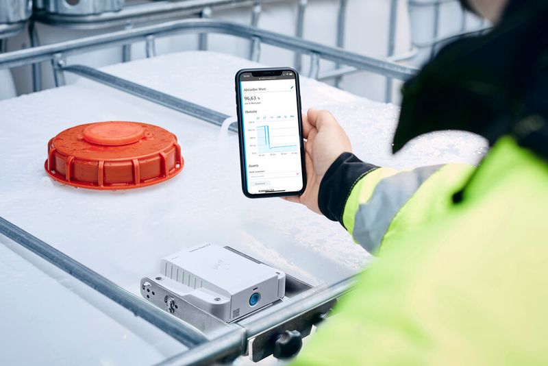 Mit einer kontaktlosen Überwachung lassen sich Füllstände automatisch ermitteln. Mit einer kontaktlosen Überwachung lassen sich Füllstände automatisch ermitteln.