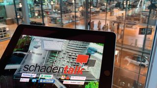 In diesem Jahr wird der Schadentalk live aus der „Gläsernen Manufaktur“ von Volkswagen in Dresden übertragen. (Bild: schaden.news)