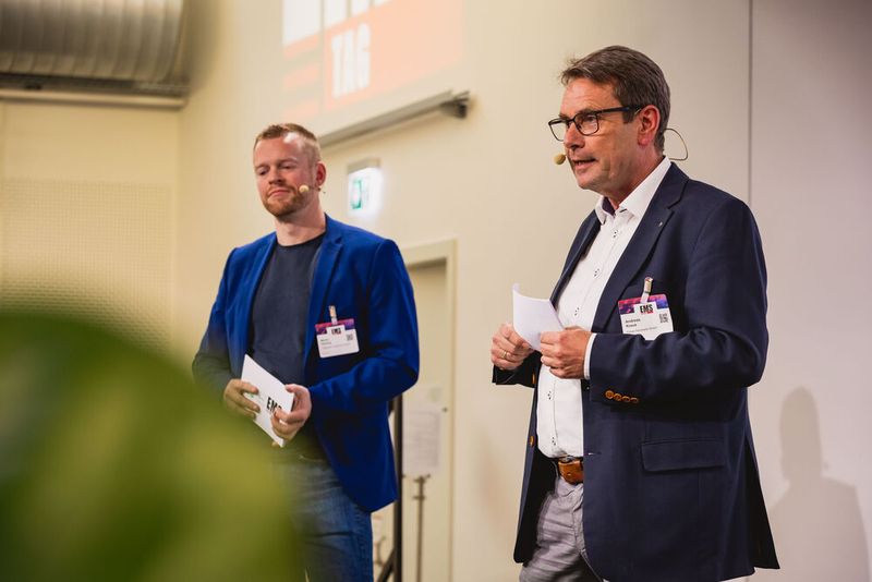 Impressionen vom 24. Würzburger EMS-Tag: Im Mittelpunkt standen aktuelle Branchenthemen, praxisnahe Impulse und insbesondere der persönliche Austausch innerhalb der EMS-Community. (Bild: Stefan Bausewein)