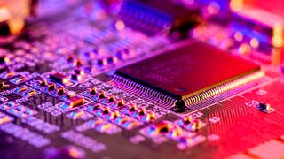 Auch nach der Corona-Pandemie bleiben Halbleiter Mangelware. (Bild: sergo321 - stock.adobe.com)