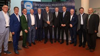 Ein Gruppenfoto des Vorstands mit Präsident Albert Vetterl (5. v. l.) und Ehrengast Dr. Markus Söder (6. v. l.) (Bild: Zietz - VCG)