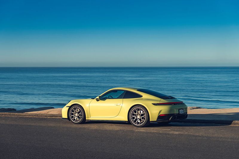 Der überarbeitete Motor verkürzt den Sprintwert auf 3,3 Sekunden. (Bild: Porsche)