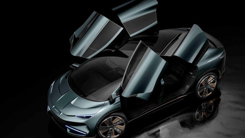 Das Aehra SUV bietet vier Einstiegstüren, die jeweils nach oben öffnen. (Bild: Aehra)