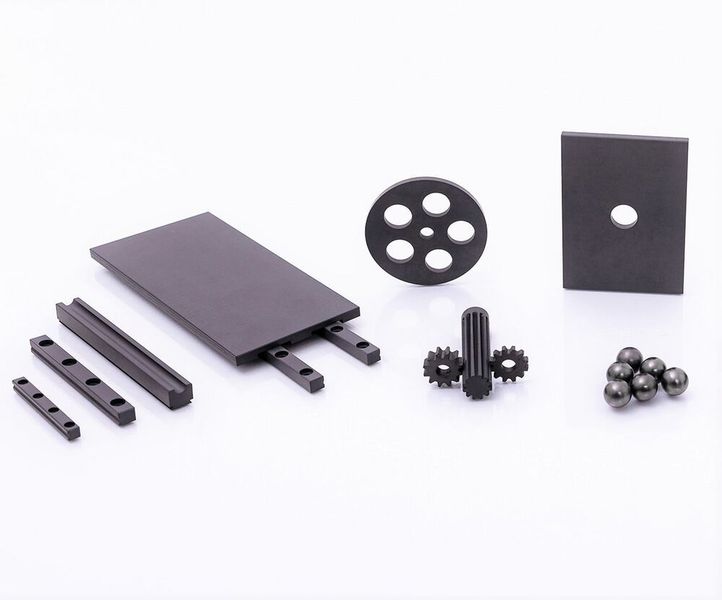 Der neuartige Keramikwerkstoff Metal-like Ceramic ist sehr gut formbar und hält Temperatur bis 800 °C stand, sagt der Hersteller. (Global Precursor Ceramics)
