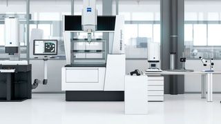 Auch in modernen I 4.0-Fabriken ist der Messraum kein Auslaufmodell. Im Gegenteil: Messungen mit Koordinatenmessgeräten werden aufgrund der hohen Präzision in absehbarer Zukunft die entscheidende Referenz für sämtliche Messlösungen bleiben.  (Bild: Carl Zeiss AG)