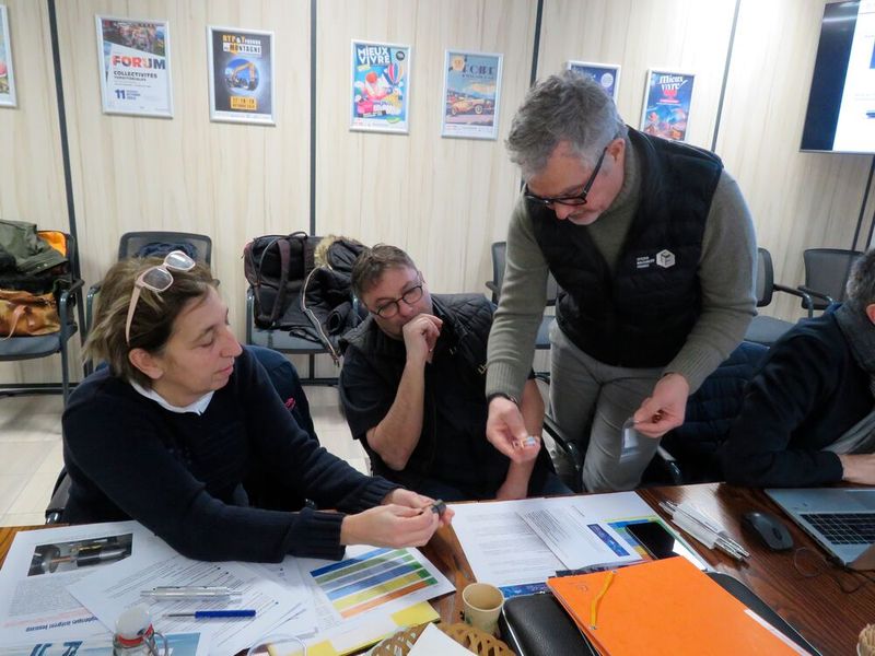 Lors d’une rencontre avec les membres du jury des Trophées de l’innovation, les candidats nommés ont présenté leurs produits candidats aux membres du jury.   (Source : simodec@rochexpo.com)