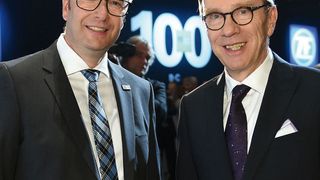 Wissmann und Sommer beim Festakt zum 100-jährigen Bestehen der ZF Friedrichshafen. (Bild: ZF Friedrichshafen)