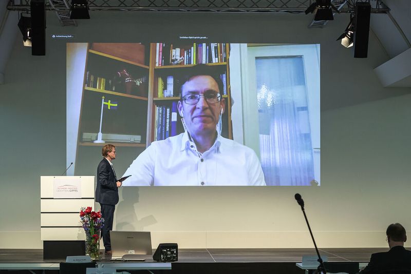 Lars Frederiksson, Altair, referierte über die Vorteile des Leichtbaus und dem Einsatz digitaler Entwicklungs-Werkzeuge. (Stefan Bausewein/Automobil Industrie)