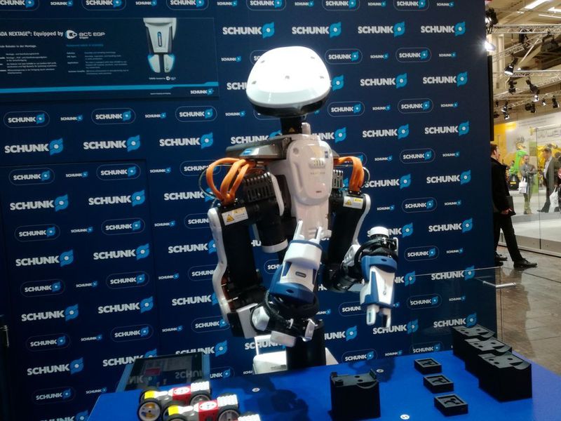 Die Greifer dieses Roboters stammen von Schunk. (K.Juschkat/konstruktionspraxis)