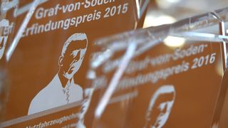 Mit dem Graf-von-Soden-Erfindungspreis honoriert die ZF Friedrichshafen AG herausragende Patentanmeldungen und somit großartige bisherige Leistungen ihrer Entwickler. Gleichzeitig soll die Auszeichnung als zusätzlicher Anreiz dienen, die Zahl der Innovationen weiterhin hoch zu halten. (Bild: ZF)