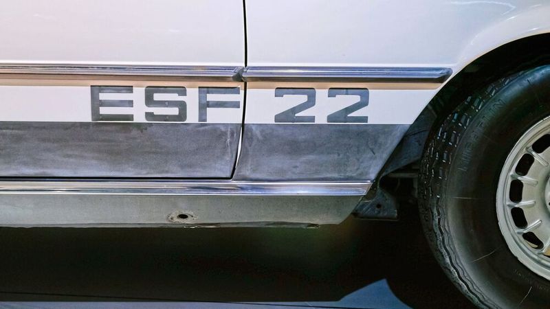 Anders als das erste Mercedes-ESF (05) basiert der ESF 22 nicht auf einem /8, sondern auf der seinerzeit aktuellen S-Klasse (W116). (Bild:  Mercedes-Benz )