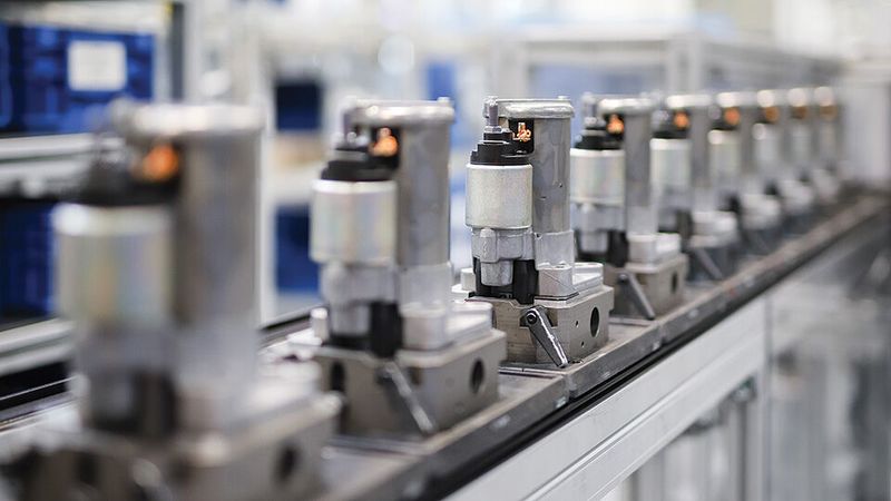 Starterproduktion auf OE-Linien (Bild: © SEG Automotive, www.seg-automotive.com)