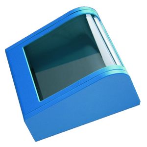 Bild 2: Kunststoffgehäuse mit gebogenem Sichtfenster. Beim Biegen kommt es zu keinen weißen Verfärbungen.