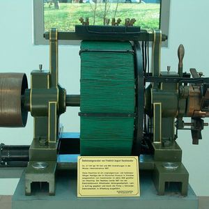 Ein Nachbau des ersten dreiphasigen Synchrongenerators, der 1887 von Friedrich August Haselwander konstruiert wurde. (Bild: Haselwander Generator Lahr / Bigbratze / CC BY-SA / Wikimedia Commons)