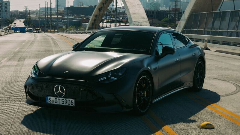 Für den neuen Mercedes-AMG GT 4-Türer Coupé liefert Webasto die Hochleistungsbatterien.(Bild:  Mercedes-Benz)