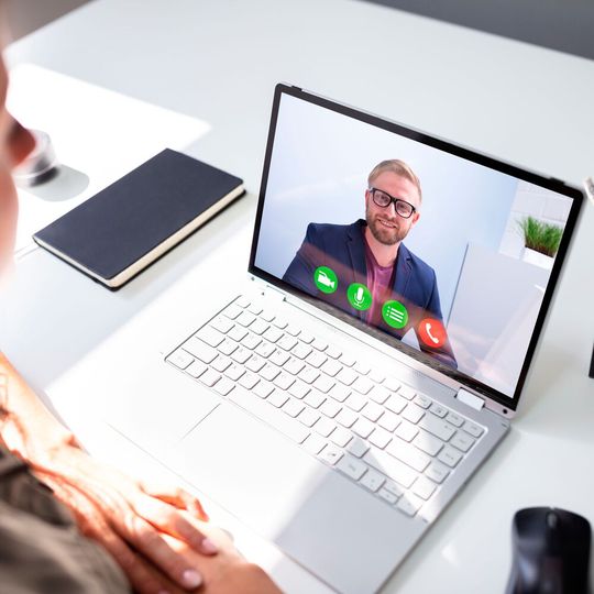 Gudat Solutions bietet Kfz-Betrieben einen neuen Kanal, um intern zu kommunizieren.(Bild:  Gudat)