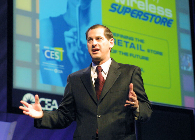 Gary Shapiro, President und CEO der CTA, bei seiner jährlichen Keynote (hier 2003). (CTA)
