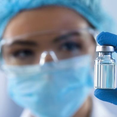 1. Woda oczyszczona jest jedną z najważniejszych substancji w przemyśle farmaceutycznym. (Zdjęcie: ©motortion – stock.adobe.com)