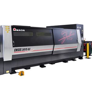 Die besondere ENSIS-Technologie wurde verbessert und erweitert – Amada präsentiert auf der Euroblech 2016 eine neue Version der bewährten Faserlaser-Schneidmaschine mit 3 kW.