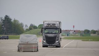 Das in Zusammenarbeit mit Lkw-Herstellern und Zulieferern entworfene Bewertungssystem umfasst aktive und passive Sicherheitstechnologien, die bereits bei Pkws zur Verminderung von Unfällen geführt haben. (Bild: Euro-NCAP)