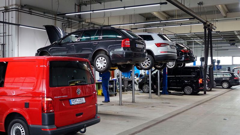 Die Auslastung der Vertragswerkstätten ist im Mai um fast zehn Prozent gestiegen. (Bild:  Schreiner/»kfz-betrieb«)