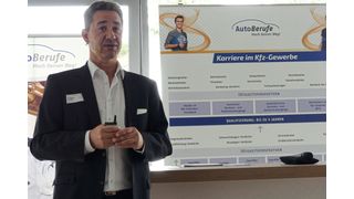 Wolfgang Gonska stellte die Berufsprofile und Karrierewege im Kfz-Gewerbe vor. (Bild: Büttner/»kfz-betrieb«)
