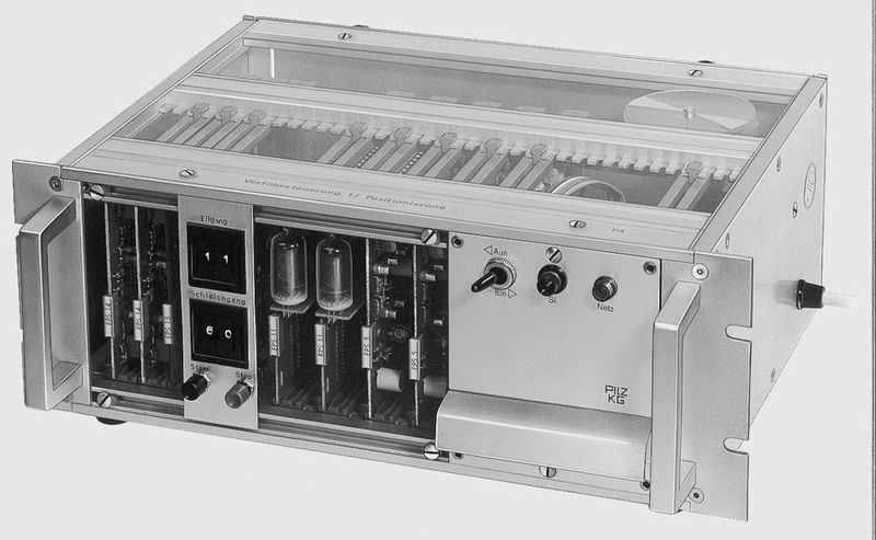 1969: Das EuropPilz-System legte den Grundstein für seine späteren speicherprogrammierbaren Steuerungen.  Bild: Pilz (Archiv: Vogel Business Media)