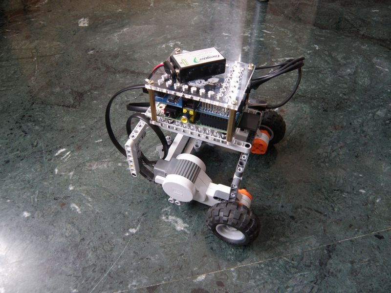 BrickPi-Roboter (Bild: Dexter Industries)