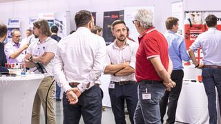 Steckverbinderkongress 2023: Auf dem Branchentreff erfahren Sie Grundlagen, Trends und Neuigkeiten zum Thema Verbindungstechnik und können viele Kontakte knüpfen. (Bild: Stefan Bausewein / Elektronikpraxis)