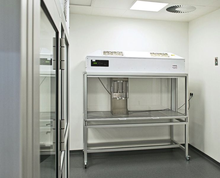 Reinraumwerkbank (Bild: Reinhold Schuster/Spetec)