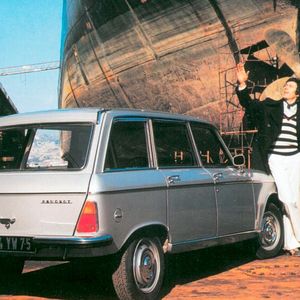 Vorsprung durch Frontantrieb und Diesel: Der 1967 präsentierte Peugeot 204 Break nahm das Konzept der kompakten Golf-Klasse vorweg.(Bild:  Peugeot)
