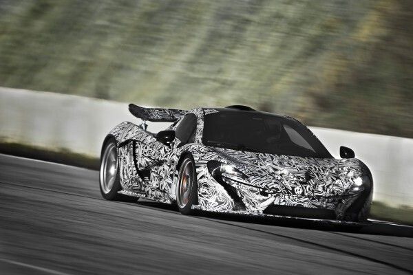 Der McLaren P1: der Supersportwagen mit Hybridantrieb und einer Systemleistung knapp 675 kW und 900 Nm Drehmoment (Bild: McLaren Automotive Limited)