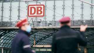 Die Deutsche Bahn arbeitet am Mobilfunkanschluss ihrer Züge. (Bild: Deutsche Bahn AG / Dominic Dupont)
