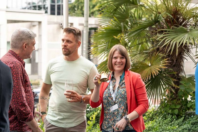 Sven Rous (Synaxon), Benjamin Ehlers (BIT - Benjamin Ehlers IT) und Rebecca Quinlan (Synaxon) (Bild: Synaxon)