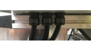 Der FIP-Wellrohranschluss Fiplock One sichert jede IP-Schutzeigenschaft, auch wenn die Rohre dynamisch belastet werden oder einer anspruchsvollen Umgebung ausgesetzt sind. (Fränkische Industrial Pipes)