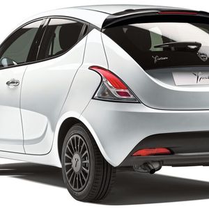 Der 2023er Ypsilon kommt mit Rückfahrkamera.(Bild:  Stellantis)