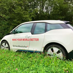 Überzeugt von grüner Technologie: Am Gummersbacher Sitz von Anlagenhersteller StrikoWestofen steht den Mitarbeitern ein elektrisch betriebener Firmenwagen zur Verfügung.        