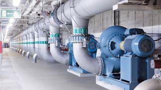 Pumpenanwendungen sind zwar häufig versteckt, doch in unserem Alltag von grundlegender Bedeutung. Ohne Motoren und Antriebe bewegt sich hier nichts. (ABB)