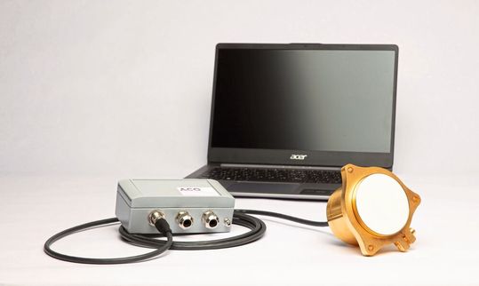 Der kapazitive Feuchtemesssensor Typ BMMS erfasst  die Materialfeuchte in Echtzeit.(Bild:  ACO BMMS)