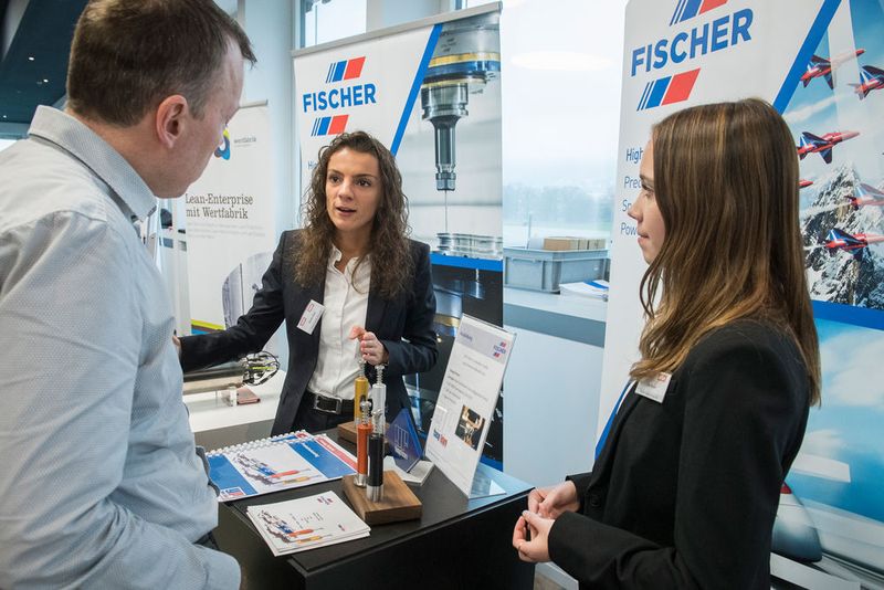 Der Kongress und die Tischmesse im Foyer boten einen angenehmen Rahmen für Gespräche und das Networking. (Thomas Entzeroth)