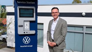 Daniel Liliensiek hat seinen Betrieb in den letzten Jahren sehr stark auf gewerbliche Kunden zugeschnitten. Mit einem neuen Standort in Dresden ist er ihnen buchstäblich entgegen gekommen. (Bild: Rosenow – VCG)