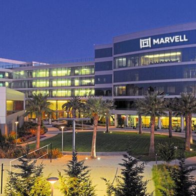 Zur Absicherung seines KI-Ökosystems geht Nvidia eine Strategische Partnerschaft mit Marvell ein und investiert hierfür 2 Mrd. US-$ in den ASIC-Spezialisten. Im Fokus stehen NVLink Fusion, optische Interconnects und Silicium Photonics. (Bild: Marvell)