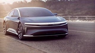 Lucid Motors dürfte ab Anfang 2021 mit der Luxus-Limousine Air Tesla ein paar Kunden abjagen. (Bild: Lucid Air)