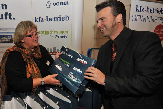 Ulrike Sauer (Vogel Business Media) und Mike Lemke (Geschäftsführer Innung Ludwigshafen). (Zietz)