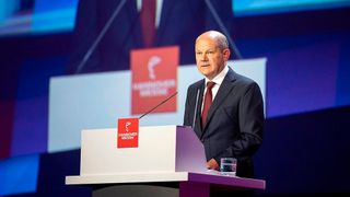 Der geschäftsführende Bundeskanzler Olaf Scholz hat noch einmal die Hannver Messe besucht, um den sogenannten Kanzerrundgang zu absolvieren. Bald-Bundeskanzler Friedrich Merz glänzte am letzten Tag des März 2025 mit Abwesenheit ... (Bild: Bundesregierung)