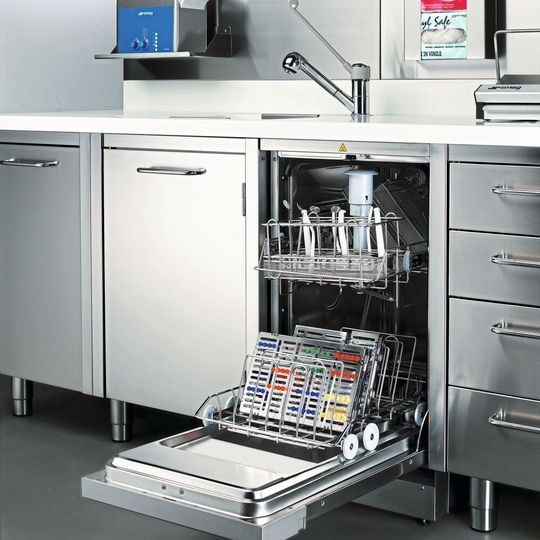 Seit mehr als 30 Jahre fertigt das italienische Unternehmen Smeg Instruments Reinigungs- und Kühlsysteme für die Labor- und Medizintechnik. Seit mehr als 30 Jahre fertigt das italienische Unternehmen Smeg Instruments Reinigungs- und Kühlsysteme für die Labor- und Medizintechnik.