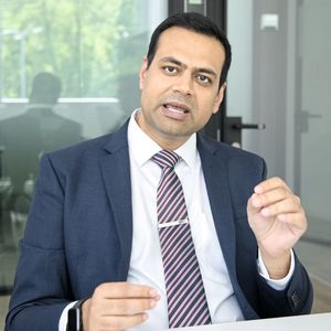 Umang Maradia, Managing Director der Agie Charmilles: «Das ist ein sehr starkes Signal unserer Investoren und der Geschäftsleitung. Sie setzen voll auf den Produktionsstandort Schweiz.»(Bild:  Matthias Böhm)