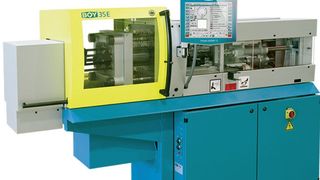 Eine Spritzgießmaschine des Typs BOY 35 E mit 350 kN Schließkraft hat das Rennen um die bessere Energiebilanz gegen eine nichteuropäische, vollelektrische Vergleichsanlage mit 400 kN mit Abstand für sich entschieden. (BOY)